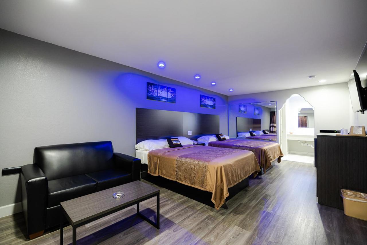 Downtowner - Downtown & Convention Center Hotel *